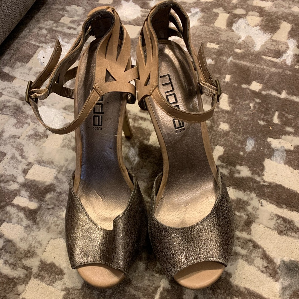 Moda tan heels